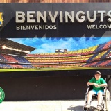 Szatmári Ádám a Barcelona FC Stadionja előtt